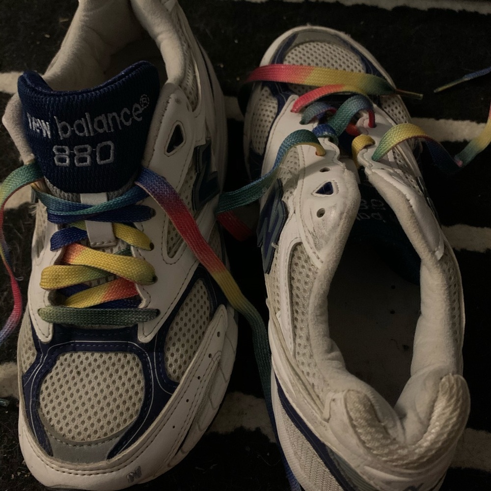 Vintage New Balance 880s (with rainbow laces)